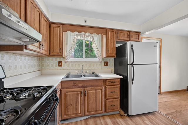 4684 Bowes Ave, West Mifflin, PA 15122