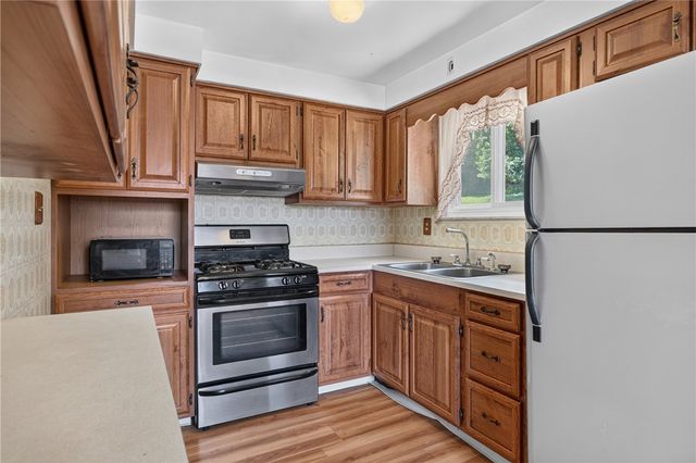 4684 Bowes Ave, West Mifflin, PA 15122