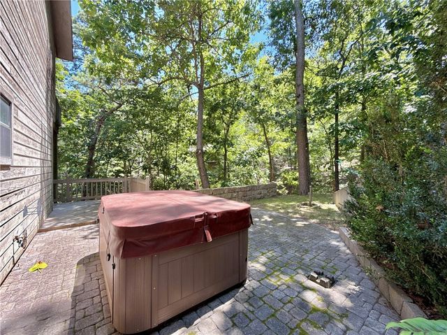 5 Wood Circle, Eureka Springs, AR 72632