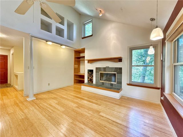 5 Wood Circle, Eureka Springs, AR 72632