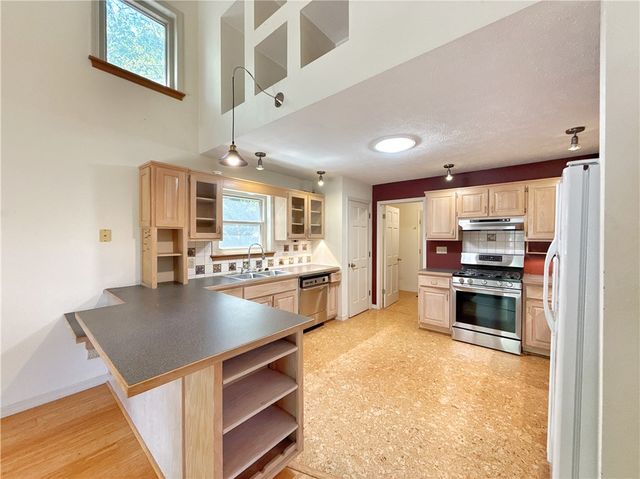 5 Wood Circle, Eureka Springs, AR 72632