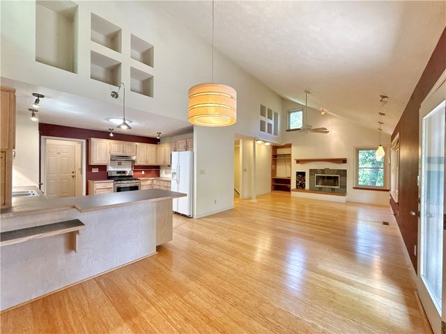 5 Wood Circle, Eureka Springs, AR 72632