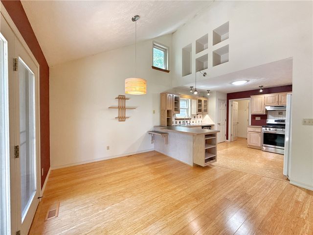 5 Wood Circle, Eureka Springs, AR 72632