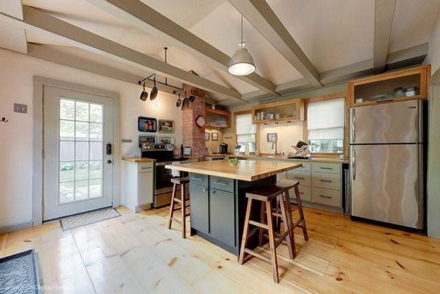 300 Broadway Avenue, Newport, RI 02840