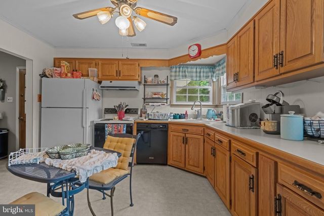 148 E CENTRAL AVENUE, Hammonton, NJ 08037