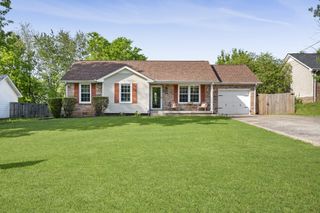 1227 Crystal Dr, Clarksville, TN 37042