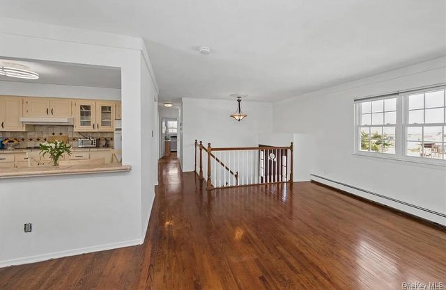 54 Acapulco Street, Atlantic Beach, NY 11509