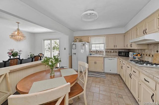 54 Acapulco Street, Atlantic Beach, NY 11509