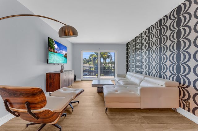 3004 NE 5th Terrace 206-c, Wilton Manors, FL 33334