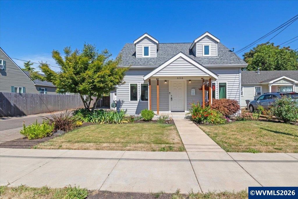 Image 1 of property listing at 656 SW Levens St, Dallas, OR 97338