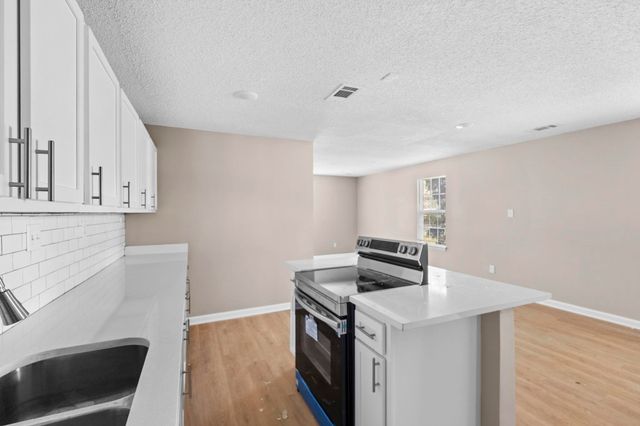 1628 CHERRY RD, Memphis, TN 38117