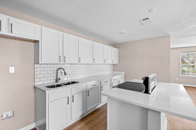 1628 CHERRY RD, Memphis, TN 38117