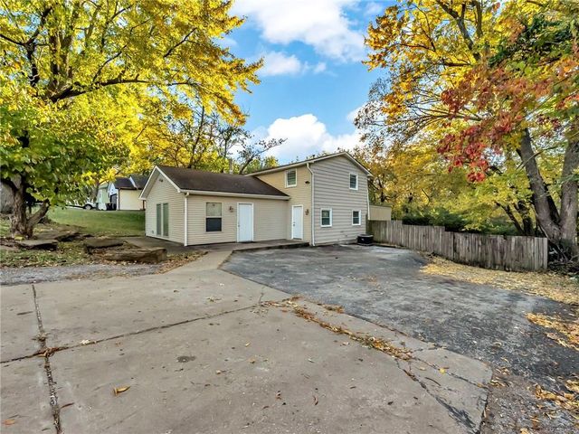 3628 N Flora Avenue, Kansas City, MO 64116