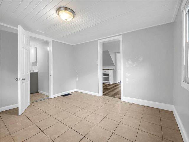 3628 N Flora Avenue, Kansas City, MO 64116