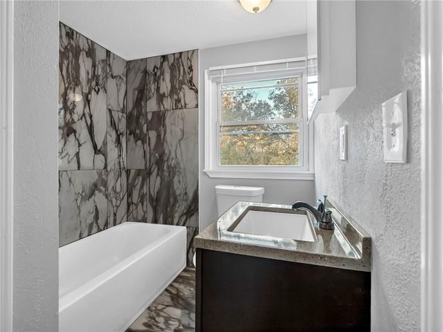 3628 N Flora Avenue, Kansas City, MO 64116