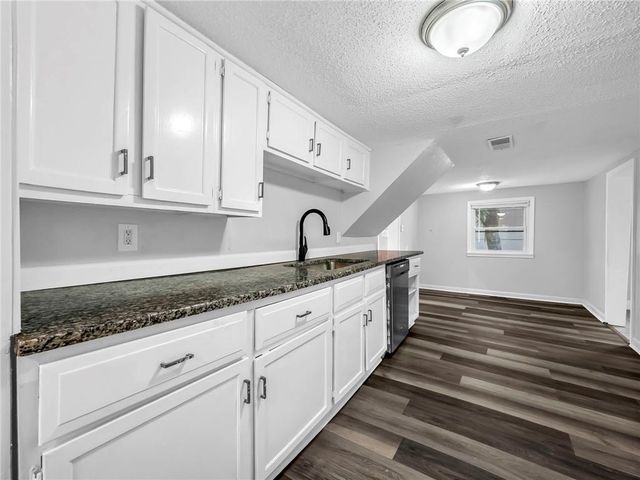 3628 N Flora Avenue, Kansas City, MO 64116