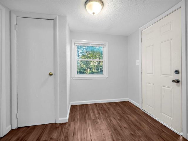 3628 N Flora Avenue, Kansas City, MO 64116