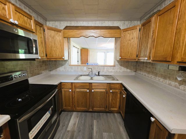 122 W Lake St, Camden, TN 38320