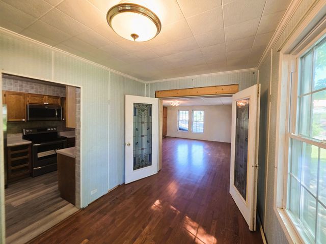 122 W Lake St, Camden, TN 38320