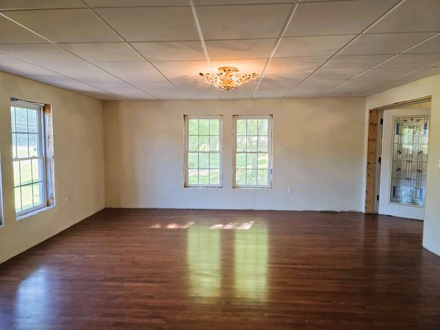 122 W Lake St, Camden, TN 38320