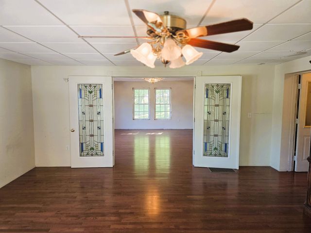 122 W Lake St, Camden, TN 38320