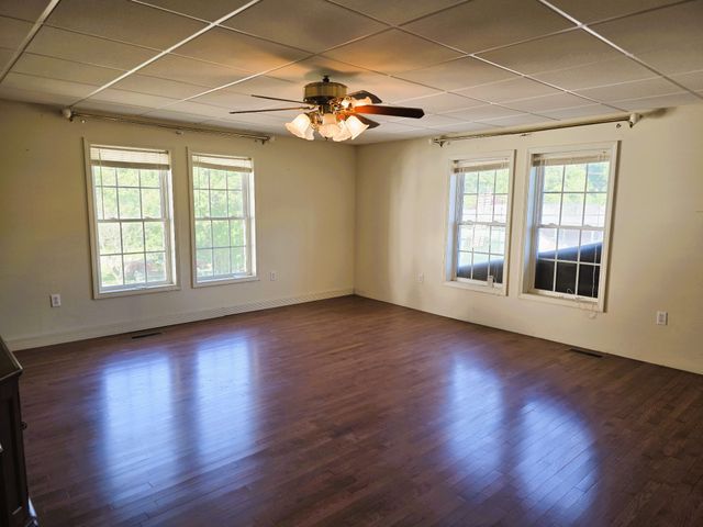 122 W Lake St, Camden, TN 38320