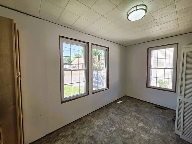 122 W Lake St, Camden, TN 38320
