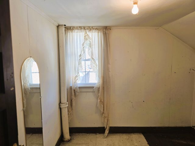 122 W Lake St, Camden, TN 38320