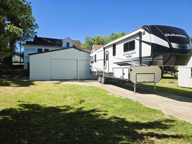 122 W Lake St, Camden, TN 38320