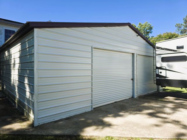 122 W Lake St, Camden, TN 38320