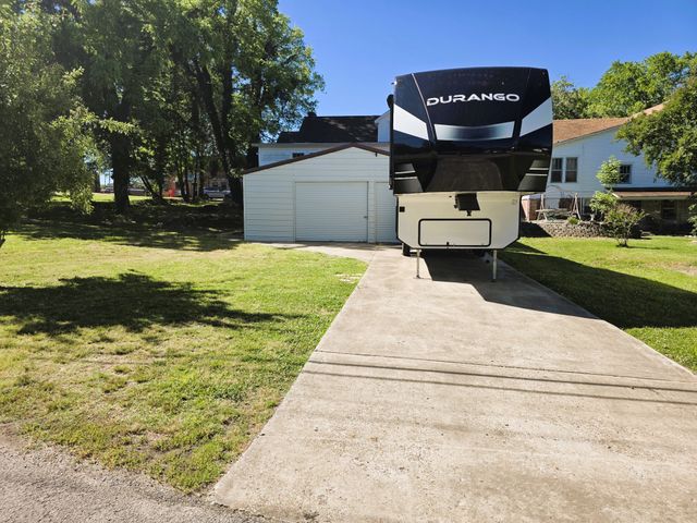 122 W Lake St, Camden, TN 38320