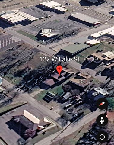 122 W Lake St, Camden, TN 38320