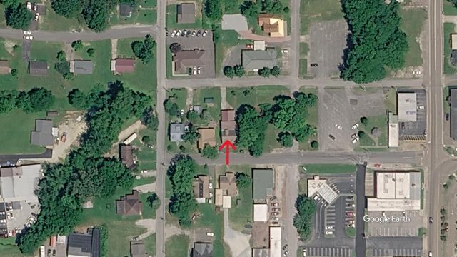 122 W Lake St, Camden, TN 38320