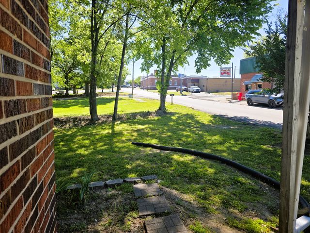 122 W Lake St, Camden, TN 38320