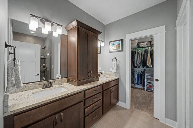 4002 NE Bellagio Circle, Ankeny, IA 50021