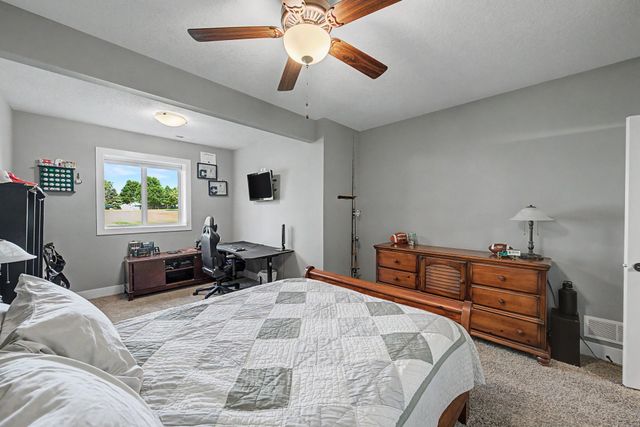 4002 NE Bellagio Circle, Ankeny, IA 50021