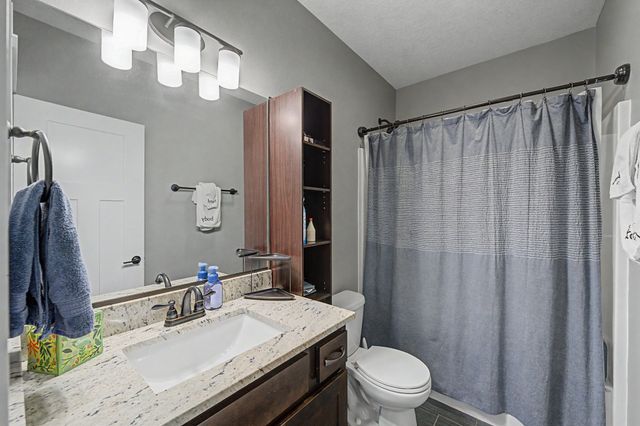4002 NE Bellagio Circle, Ankeny, IA 50021