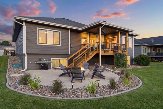 4002 NE Bellagio Circle, Ankeny, IA 50021