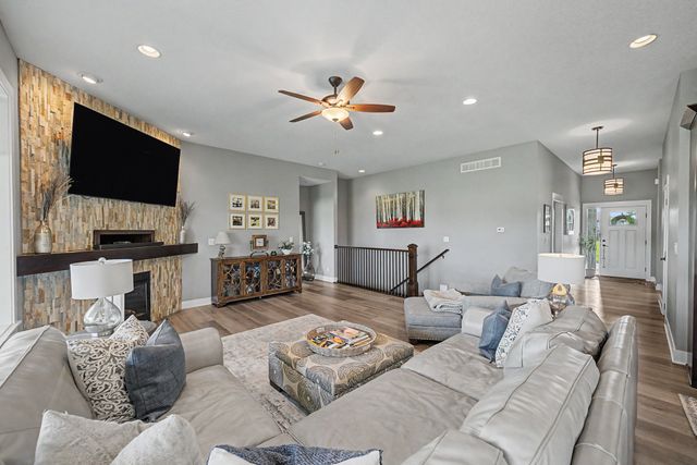 4002 NE Bellagio Circle, Ankeny, IA 50021