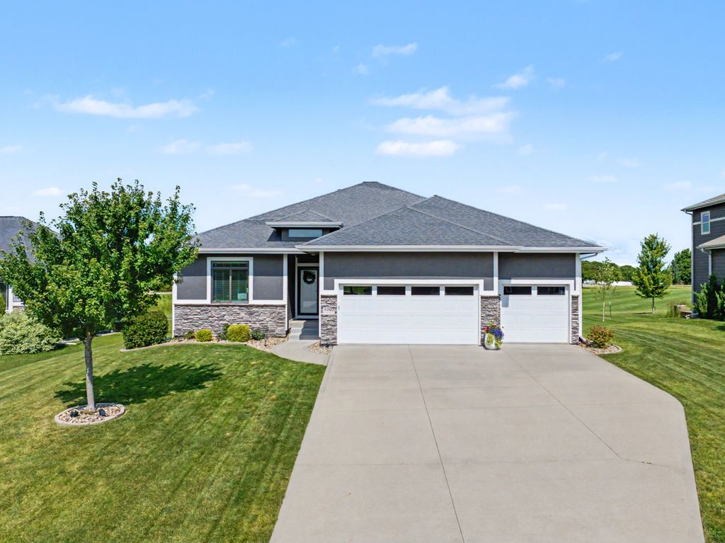 4002 NE Bellagio Circle, Ankeny, IA 50021
