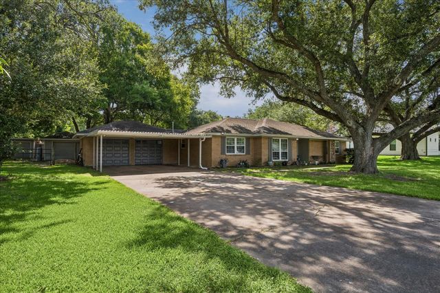 12511 Britt Road, Pearland, TX 77584