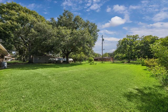 12511 Britt Road, Pearland, TX 77584