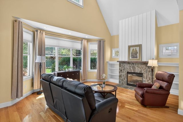 17 Shetland 17, Plymouth, MA 02360