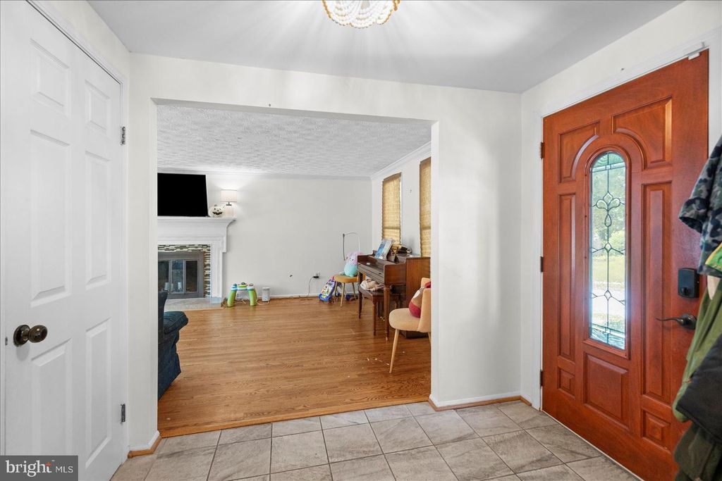 Image 12 of property listing at 2 TOPWOOD CT, Parkville, MD 21234