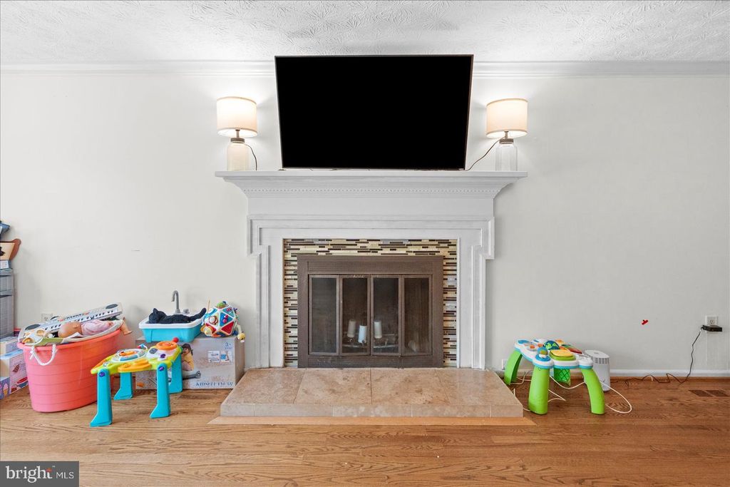 Image 15 of property listing at 2 TOPWOOD CT, Parkville, MD 21234