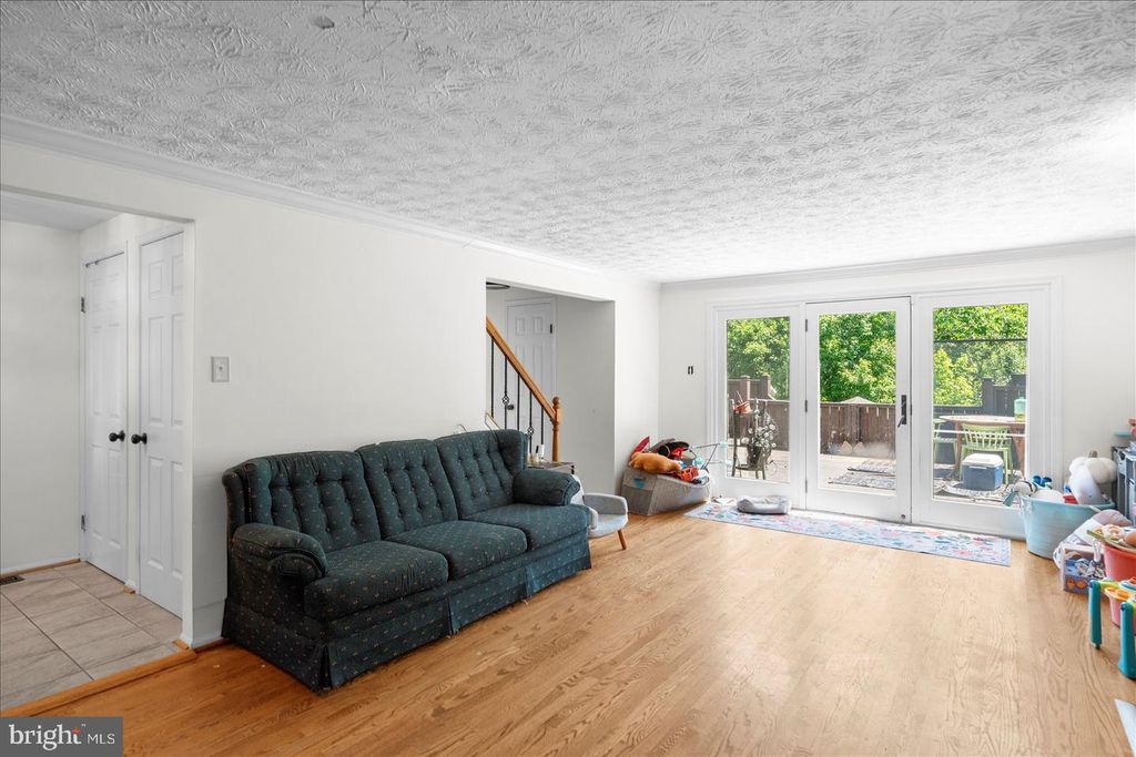 Image 16 of property listing at 2 TOPWOOD CT, Parkville, MD 21234