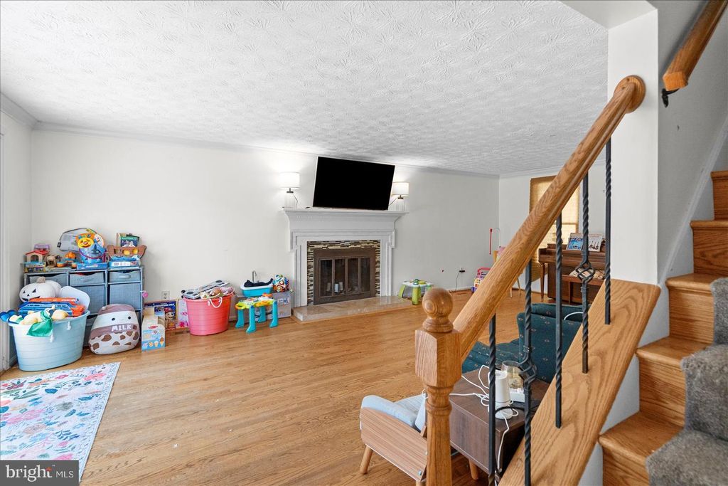 Image 17 of property listing at 2 TOPWOOD CT, Parkville, MD 21234