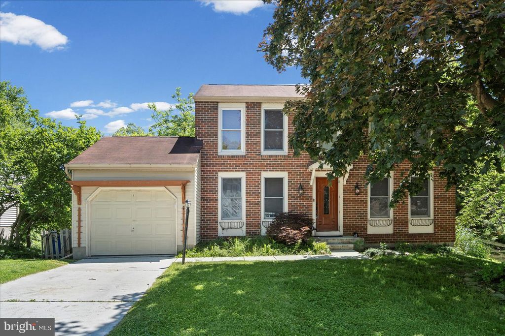 Image 3 of property listing at 2 TOPWOOD CT, Parkville, MD 21234