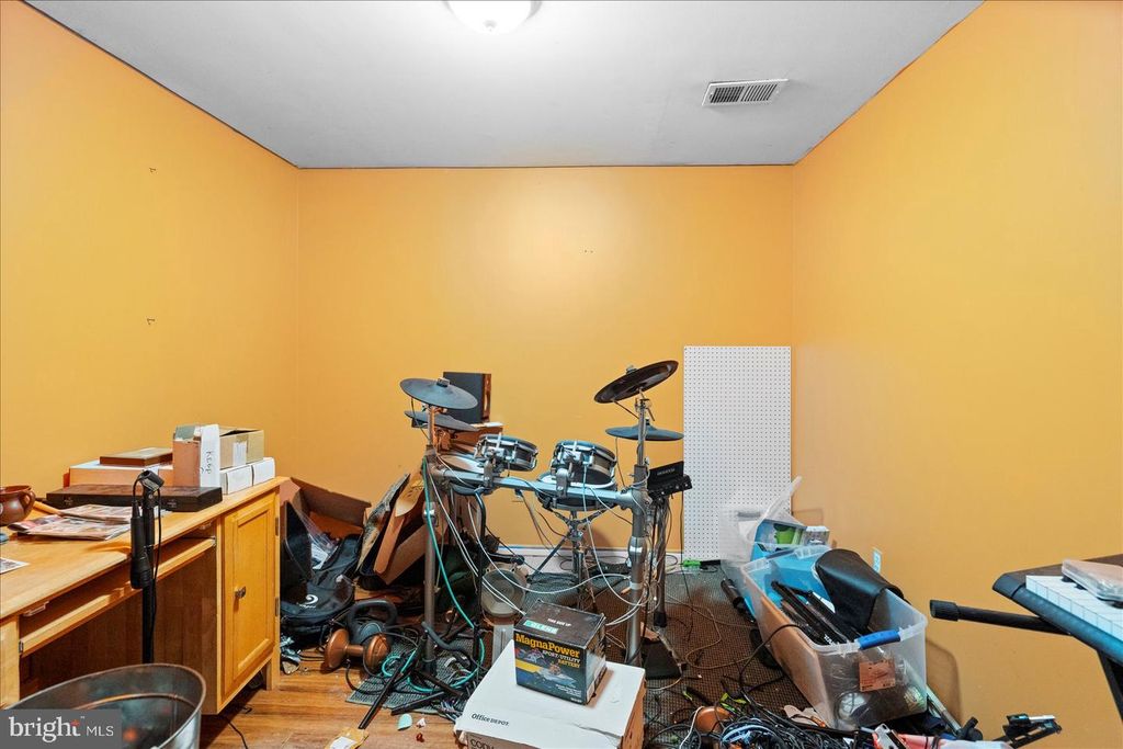 Image 32 of property listing at 2 TOPWOOD CT, Parkville, MD 21234