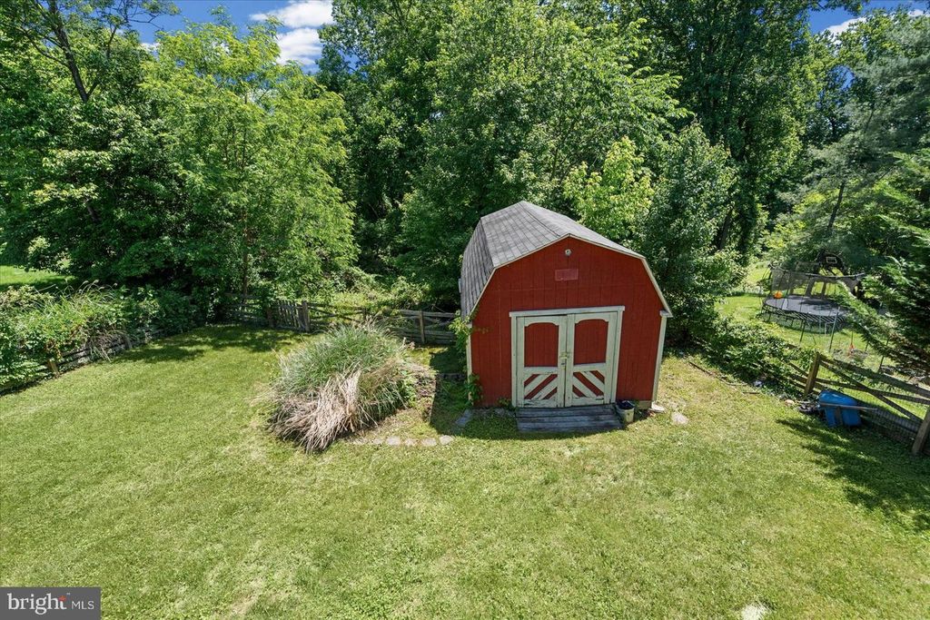 Image 38 of property listing at 2 TOPWOOD CT, Parkville, MD 21234